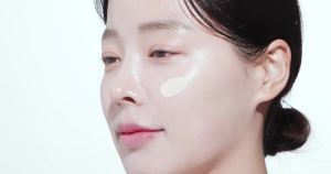 Kem chống nắng có màu Dr. G Bright Toning Up - SPF 45 bảo vệ toàn diện sản phẩm chống nắng Hàn Quốc - phù hợp với mọi loại da - kết cấu nhẹ tạo lớp nền mịn - hỗ trợ kiểm soát dầu - chứa Niacinamide và Vitamin C - dung tích 169 fl oz.