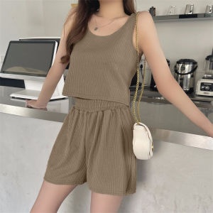 QDshop สุดฮิต ชุดเสื้อกางเกงสำหรับสุภาพสตรี สไตล์เกาหลี แฟชั่นเข้าฟิตเนสเล่นกีฬา เสื้อกั๊กเนื้อผ้าดีใส่สบาย กางเกงขาสั้นเอวสูง ใส่ วิ่ง เล่นกีฬา ชุดสองชิ้น สาวยุคนี้ห้ามพลาดที่จะเป็นเจ้าของ