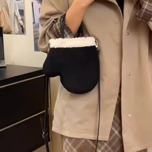 Túi xách tay nữ kiểu dáng găng tay độc đáo mẫu mới thu đông phong cách Hàn Quốc túi lông nhung cá tính túi đeo vai đeo chéo thời trang.