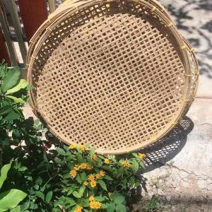 กระด้งตากปลา การจักรสานมีระยะห่างเป็นแบบตาข่าย