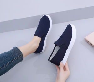 Sportswear Shop รองเท้าดูแลแบนสําหรับผู้หญิงลําลองที่มีพื้นรองเท้านุ่มสบาย รองเท้าสีขาวขนาดเล็ก รองเท้าทํางานที่เรียบและระบายอากาศได้ดี