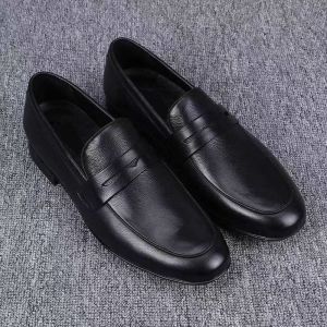 New Spring/Summer Fashion Versatile Loafers Slip-On Casual Fashion MenS Breathable Leather Shoes