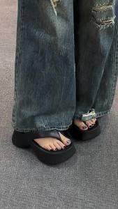 Thick-Soled Chunky Heel Slippers For Women Suitable For Summer Outdoor Wear 2025 New Summer Flip-Flops