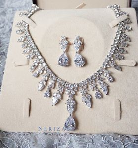 Neriza Jewelry/ชุดเครื่องประดับเพชรสังเคราะห์เกรดพรีเมี่ยมประกายเที่ยบเท่าเพชรแท้ เครื่องประดับเจ้าสาว สร้อยคอเพชร NSW082