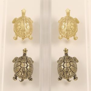 DUOJI วินเทจ ด้ามทองเหลืองรูปเต่าสีทอง เรโทร ฮาร์ดแวร์เฟอร์นิเจอร์ ตู้เสื้อผ้าลิ้นชักดึง งานฝีมือรูปสัตว์ ทองสีทอง ลูกบิดประตูตู้ เฟอร์นิเจอร์สำหรับตกแต่ง