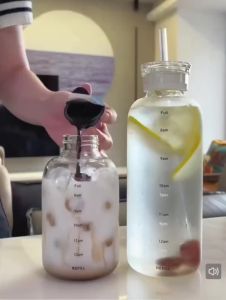 Bình thủy tinh đựng nước có ống hút nắp chống rò rỉ và vạch chia thời gian ANGIHOME