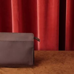 [ จัดส่งด่วน ] กระเป๋าคลัทช์หนังผู้ชายหนัง Crazy Horse กระเป๋าสะพายหนังผู้ชายย้อนยุคธุรกิจมัลติฟังก์ชั่นผู้ผลิตกระเป๋าถือยาว