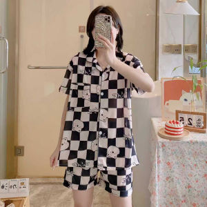 DH HOME เชตชุดนอนผู้หญิงลายกราฟิก ลายการ์ตูนน่ารักมากเวอร์ ชุดนอนคอปกเเขนสั้น+ขาสั้น ใส่นอนได้สบายไม่ระคายเคือง