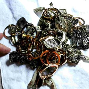 พวงกุญแจมงคล รูปต่างๆ ให้ร่ำรวยเงินทอง ทำมาค้าขึ้น 1 ชุดประกอบด้วยสามชิ้น ภาพจากสินค้าจริง พร้อมจัดส่งค่ะ .