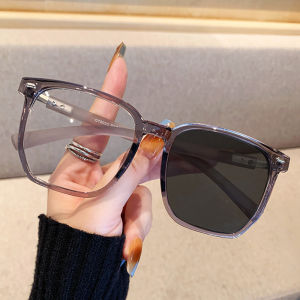 แว่นตากรอบดำสำหรับผู้หญิง เปลี่ยนสีได้ ป้องกันแสงสีฟ้า ป้องกันรังสี สายตาสั้น แว่นตาธรรมดาสำหรับผู้ชาย สไตล์เกาหลี กรอบใหญ่