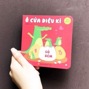 Sách Cứng Tương Tác Đục Lỗ Cho Bé 0-3 Tuổi - Ô Cửa Diệu Kỳ - Minh Long