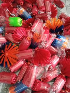 Đầu bông chổi quét mạng nhện vệ sinh trần nhà phủi bụi trên cao lắp ráp được cán trenứa gỗ sắt thép có sẵn trong gia đình