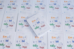 Cuốn Em bé tiểu học - Sách dành cho cha mẹ có con sắp hoặc đang học tiểu học