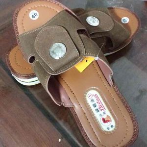 Miễn phí vận chuyển Dép gà hàng chất giá tốt thị trường màu vàng