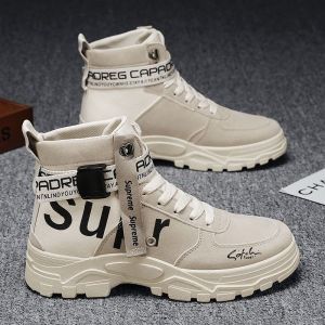 Tetapi lelaki Martin boots. Kasut atas tinggi lelaki. Pakaian fesyen gaya korea British lelaki tetapi pendek. Lelaki kasut kasual