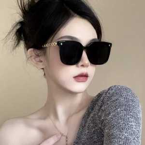 FU  Kacamata Hitam Bingkai Persegi Fashion Untuk Wanita Bahan Metal Premium Rantai UV Sunglass IMPORT W15963