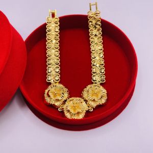 Lắc tay cô dâu màu vàng kiểu dáng hoa mai Trang sức ngày cưới dành cho cô dâu thiết kế hình hoa mai trangsucmoiluatuoi.RIN