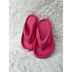 รองเท้าแตะผู้หญิง รองเท้าแตะแฟชั่น รองเท้าแตะยาง เลือกสีได้ ใส่สบาย ฤดูร้อน ผู้หญิง รองเท้าแบบสวม น่ารัก แนะนำ ของใช้