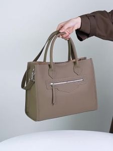 Túi tote nữ da thật cỡ lớn dung tích lớn thiết kế độc đáo cao cấp dùng đi làm đựng laptop và tài liệu.
