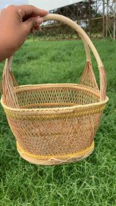 ตะกร้าทางมะพร้าวตะกร้าหิ้ว มี 2 ขนาดให้เลือก แข็งแรง น้ําหนักเบา จับถนัดมือ