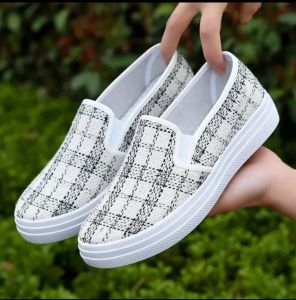 sepatu wanita/sepatu sneakers slip on wanita terbaru kekinian korea flat/sepatu keren/sepatu muran cod /sepatu cewe keren