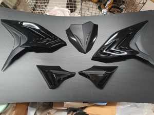 กาบข้าง  M SLAZ แบบ 5 ชิ้น ได้ทั้งซ้าย และขวา สีดำเงา ตัดดำด้าน  รหัส M78