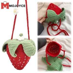 Túi Tote đan mùa hè cho nữ mojoyce với túi đeo chéo chức năng và sành điệu hoạ tiết dâu tây