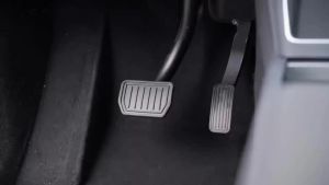 Tesla Model Y/YL 2025-2026 Anti-Slip Accelerator Brake Pedal Covers Foot Pads 2PCS