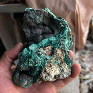 1 viên đá Khổng Tước tự nhiên nguyên thô ( Malachite ) dùng trang trí nhà cửa sưu tầm thanh tẩy năng lượng (feng)