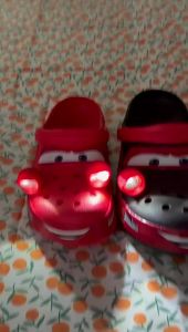 crocs Giày lỗ McQueen mẫu mới chủ đề Cars có thể nhấp nháy nhanh nhấp nháy chậm nhấp nháy tĩnh.