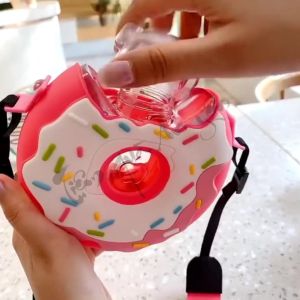 Quà Tặng Cho Bé Dịp 1/6 Bình Nước Hình Bánh Donut Dễ Thương Có Quai Xách Nắp Kín Cho Bé Đi Học