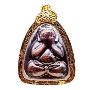 K861 พระปิดตา พระหลวงพ่อแพ จัมโบ้ หลัง ยันต์ ยกซุ้ม หลวงพ่อแพ วัดพิกุลทอง เนื้อนวะ เลี่ยม กรอบพระ ทองไมครอน ขนาด 3.0X4.5ซม. วัตถุมงคล พร้อมส่ง