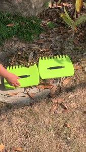 Garden Leaf Grabbers Leaf Collector Garden Leaf Scoops with Handle Large Plastic Handheld Rakes for Picking up Leaves