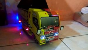 Truk Oleng Miniatur Boz: Variasi Lampu & Terpal