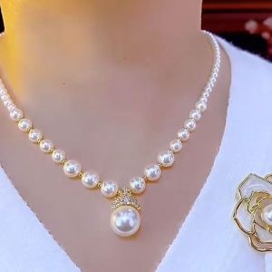 Elegant Temperament Pearl Necklace Grand and Versatile Popular Light Luxury Fashionable Necklace Niche Collarbone Chain2025年新款优雅气质珍珠项链大气百搭流行轻奢时尚颈链小众锁骨链
