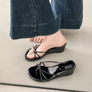 [Free Shipping] Black Glossy Thin-Strap Knotted Sandals For Women Square-Toe Low-Heel Soft-Soled Versatile Slippers In Stock For Wholesale