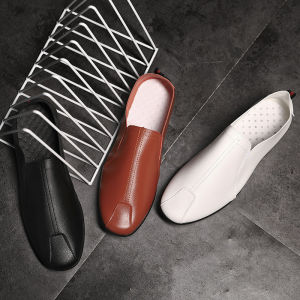 【Discounts】 ถั่วถั่วรองเท้าสีแดงสำหรับผู้ชายในช่วงฤดูร้อนปีใหม่อังกฤษที่เดินทางมาพักผ่อนน้ำแฟชั่นรองเท้าไม่มีส้นรองเท้าสำหรับผู้ชาย