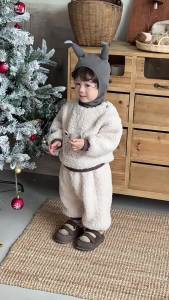 Baby 2025 Autumn and winter clothing Korean-style childrens clothing childrens plush thickened winter boys fleece bear head outfit