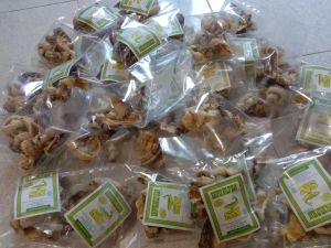 Jajanan paket 1 bks basreng + 2 bks kerupuk kulit ikan sedap gurih