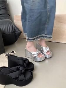 WomenS Summer Outdoor Thick-Soled Sandals To Match Skirts Fashionable High-Heeled Black Wedge Sandals 2026 New Model