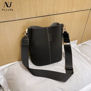 C & K 【คุณภาพสูง โปรเด็ด ดีลปัง】กระเป๋าสะพายข้างผู้หญิง ระบายอากาศ ทนต่อการสึกหรอ ประณีต แมทช์ง่าย พร็อพ ขาดไม่ได้สำหรับการเดินทาง