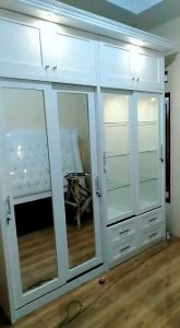 LEMARI PAKAIAN DAN PAJANGAN