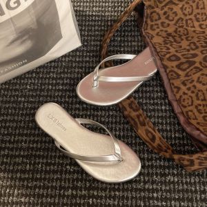 [Free Shipping] Korean-Style Flat Silver Flip-Flops For Women 2026 Summer Minimalist Soft Slip-On Outdoor Sandals