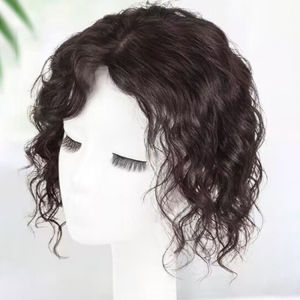 วิกผมหยิกฟูแบบปิดหนังศีรษะสีเทา วิกผมหยิกฟูแบบหรูหราสำหรับวัยกลางคน