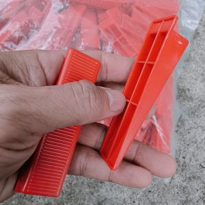 Nêm cân bằng ốp lát gạch - Loại cao cấp (có 2 xương bên dưới cứng cáp)