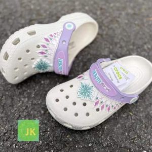 Dép sục crocss trẻ em Classic FunLad I Am Frozen II Clog Chính Hãng full box hình bông tuyết