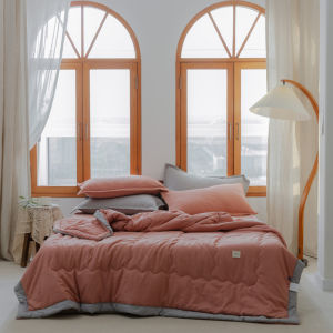 【discount store】2025 new Japanese polyester cotton quilted summer quilt skin-friendly washable light luxury style solid color lightweight