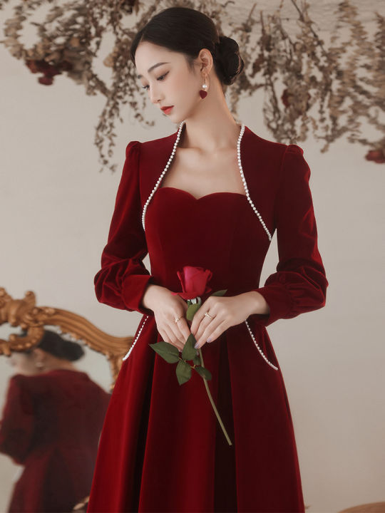 Áo dài cô dâu truyền thống màu đỏ đơn giản