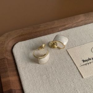 ต่างหูแบบหนีบไข่มุกบาร็อคแบบไม่เจาะสำหรับผู้หญิงต่างหูแบบคลิปกลมขนาดใหญ่ไข่มุกใหญ่เลียนแบบสง่างามดีไซน์แบบเกาหลี