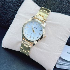 นาฬิกาข้อมือผู้หญิง สายเลทสีทอง หน้าปัดประดับเพชร ขนาด 32mm. แถมกล่องฟรี